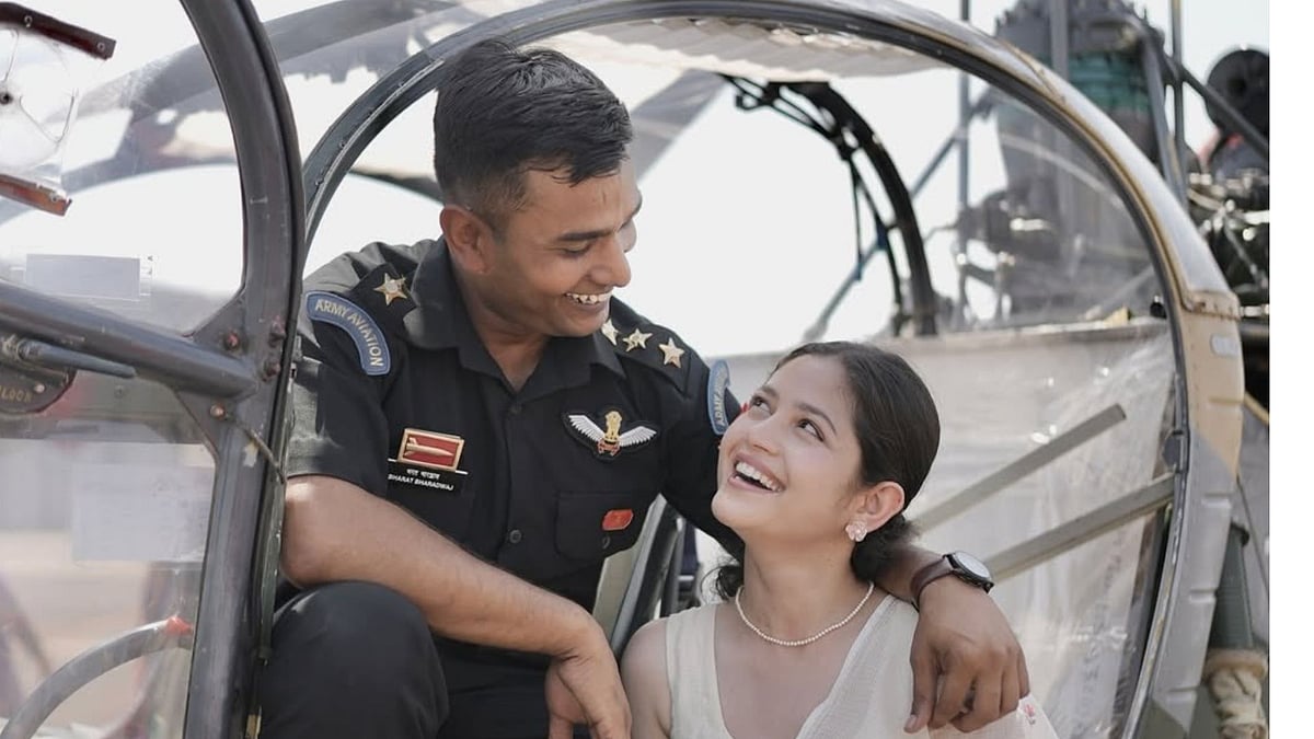 'Inappropriate': Army Likely To Seek Explanation From Pilot Who Romantically Proposed To Girlfriend After Convocation In Nashik