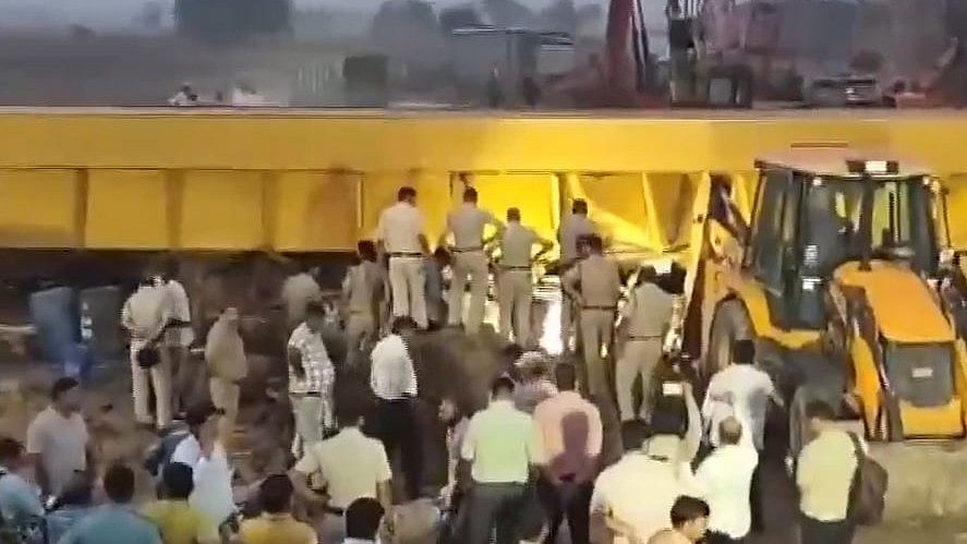 Crane Topples During Flyover Construction Near Jewar Airport, Several Workers Trapped - VIDEO