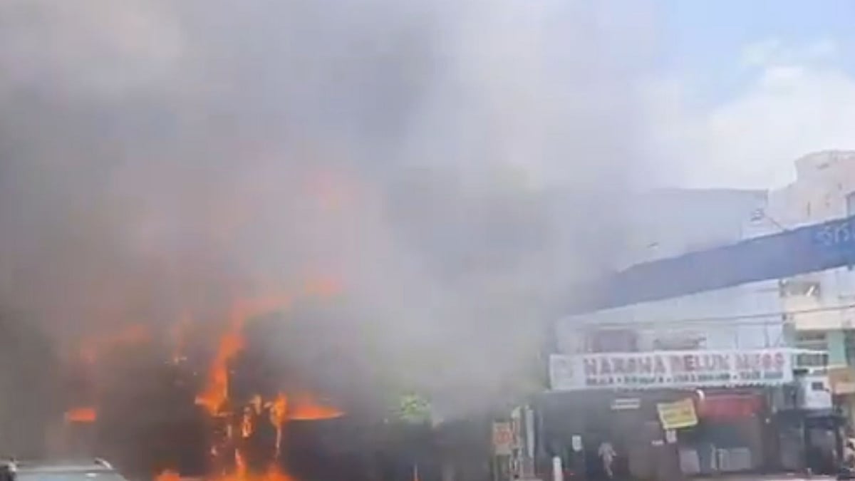 Massive Fire Breaks Out At Ameerpet Helmet Bazaar In Hyderabad; Visuals Capture Huge Blaze