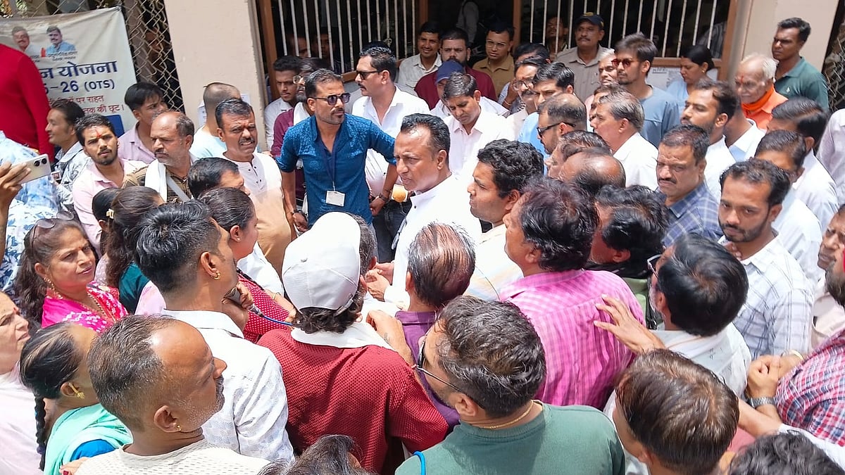Consumers Protest Against Inflated Smart Bills In Mandsaur 