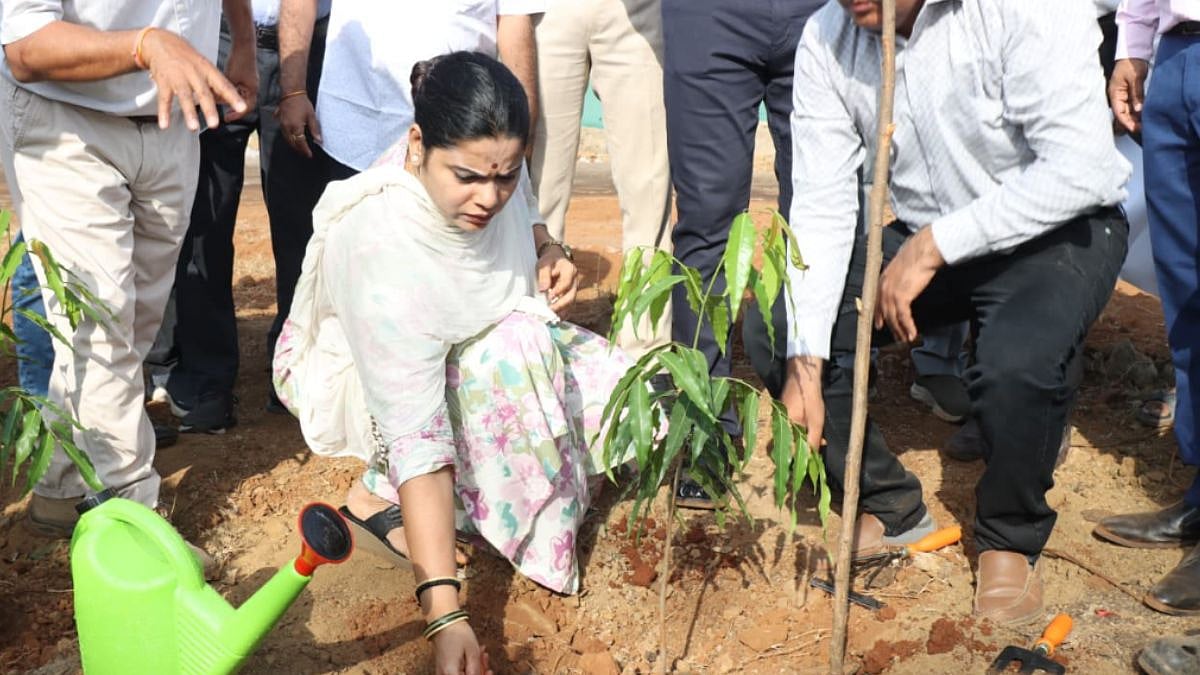 Mumbai Mayor Ritu Tawde Participates In Tree Plantation Drives Across City On World Environment Day 