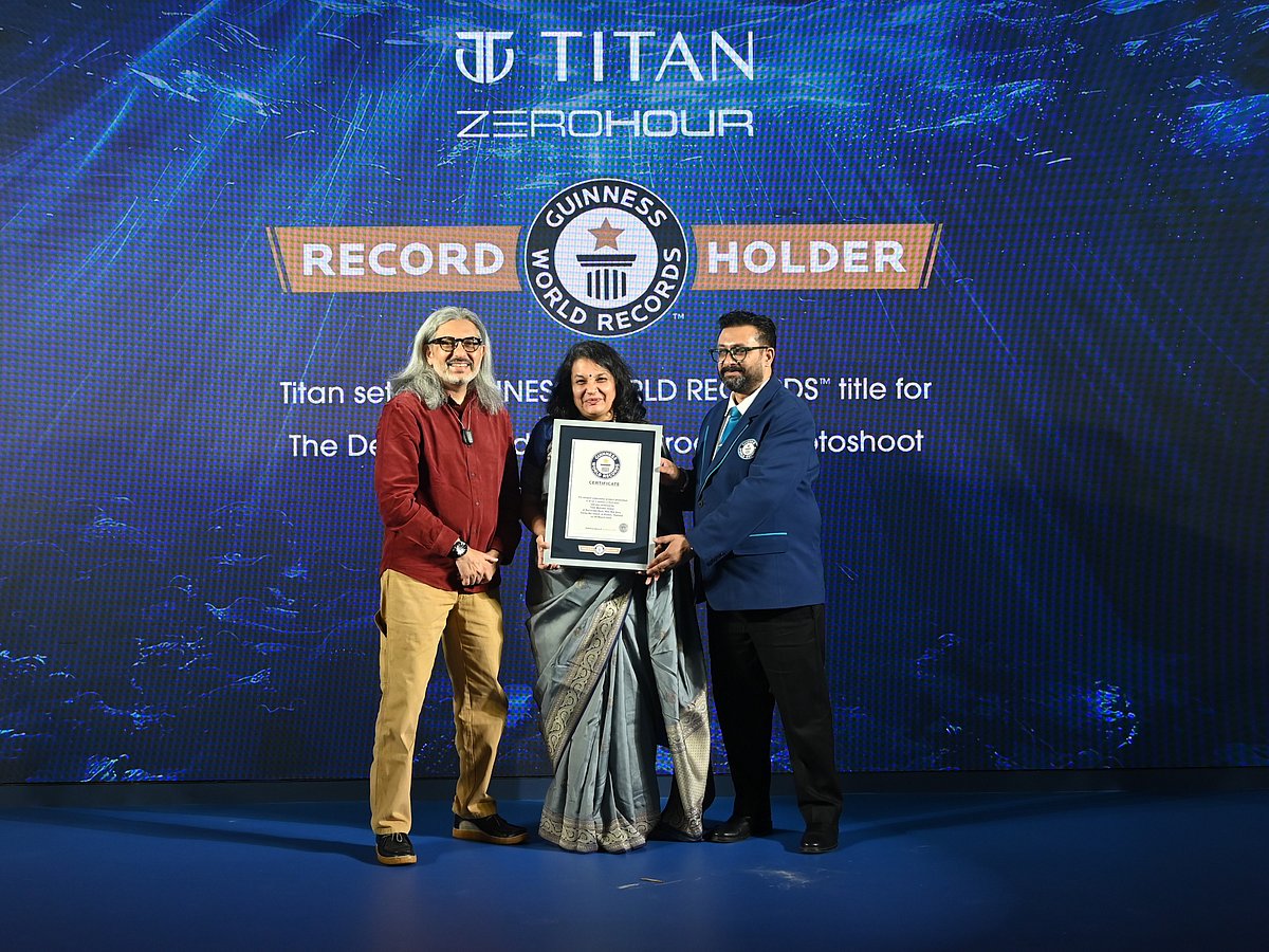 Kuruvilla Markose and Ranjani Krishnaswamy of Titan receiving the Guinness recognition