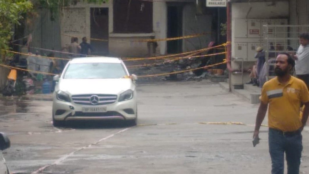 'Waiting For Its Owner': Malviya Nagar Fire's Deceased Victim Vivek Agarwal's Mercedes Car Seen Outside Burnt Hotel; 8 Family Members Killed Including Him