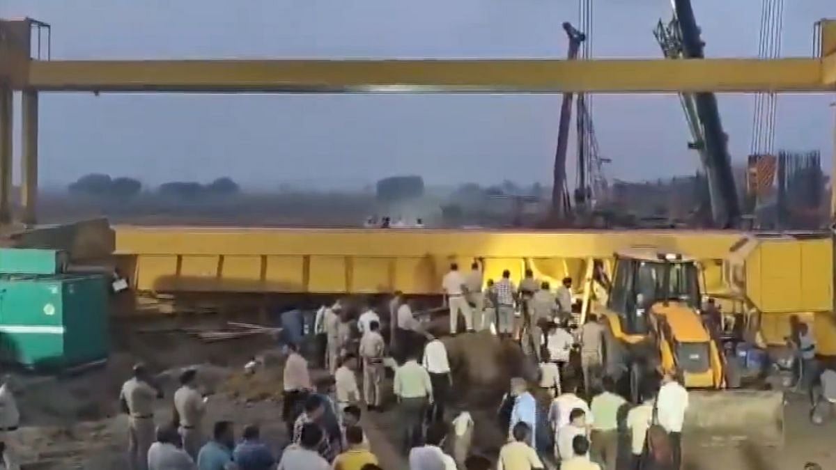 UP Tragedy: 3 Killed, 1 Injured As Crane Collapses At Jewar Airport Flyover Construction Site In Faridabad | Video