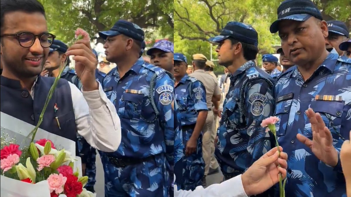 'Here To Seek Accountability': CJP Protester Tries To Give Flowers To Security Personnel At Delhi's Jantar Mantar; He Refuses