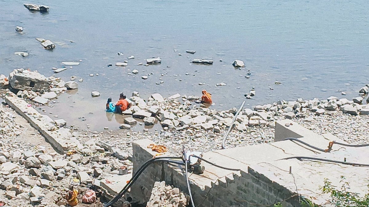 Narmada Water Level Drop Alarms Farmers In Kasrawad