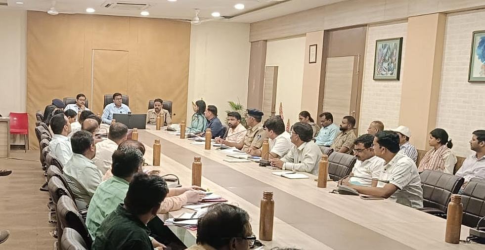 Collector Reviews Monsoon Preparedness, Issues Directions In Dhar