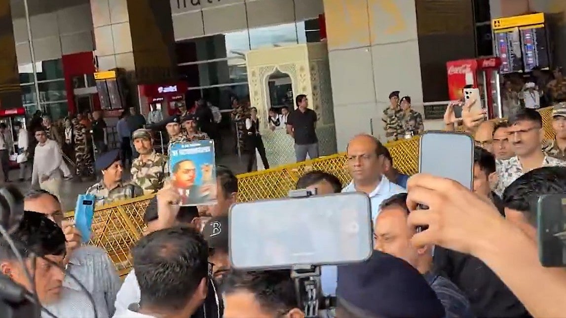 'Hit, Kaala Hit': Paparazzi Shout At Abhijeet Dipke As CJP Founder Lands In Delhi, Heads To Jantar Mantar | VIDEO 