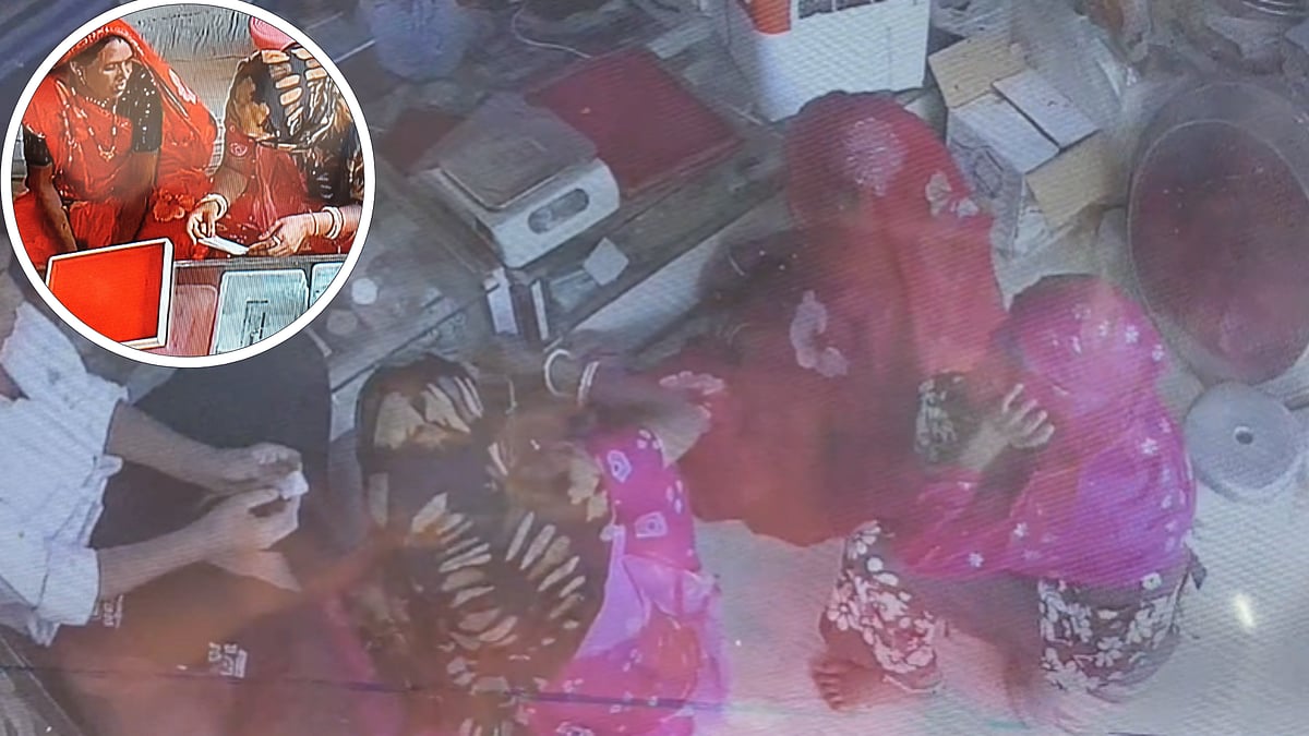 Two Women, Teen Girl Steal Silver Anklets Worth ₹26k From Jewellery Shop In Chhatarpur; Incident Caught on CCTV 