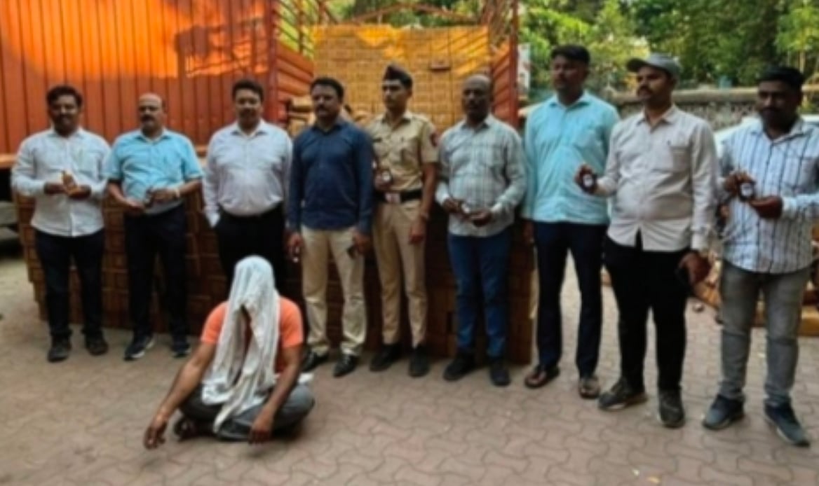 State Excise Department Busts Major Interstate Liquor Smuggling Racket In Thane, Seizes ₹1.90 Crore Goa-Made Foreign Liquor