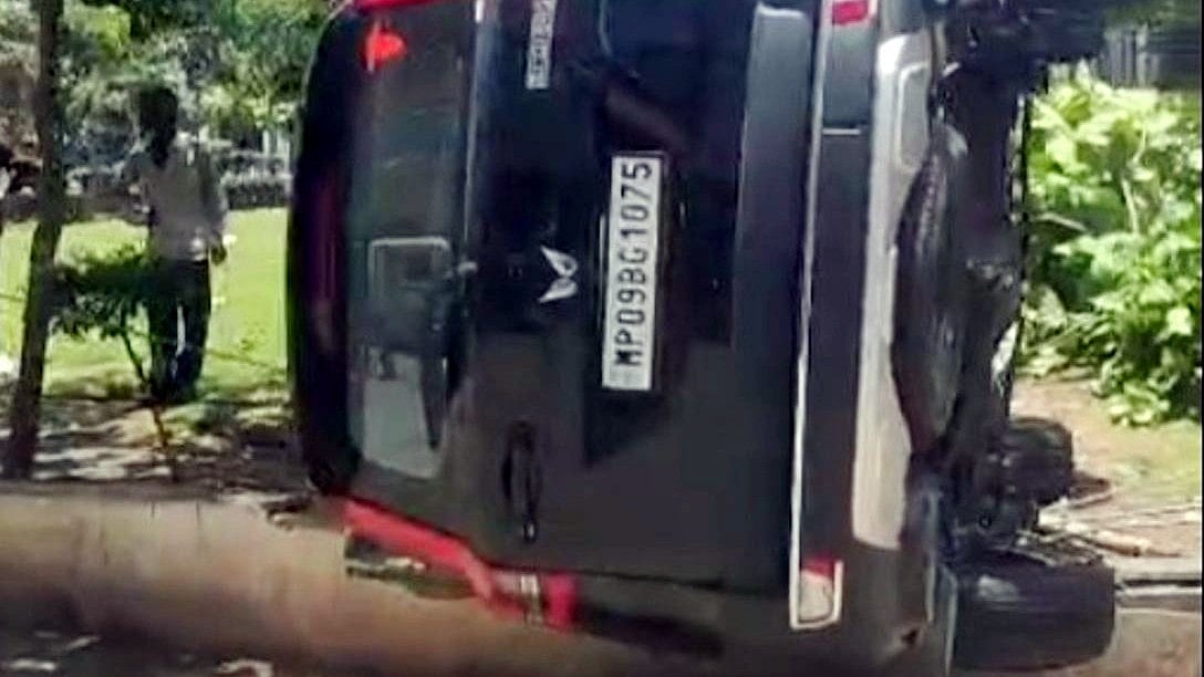 2 Injured As Speeding Car Hits Bike At Hamidia Hospital In Bhopal 