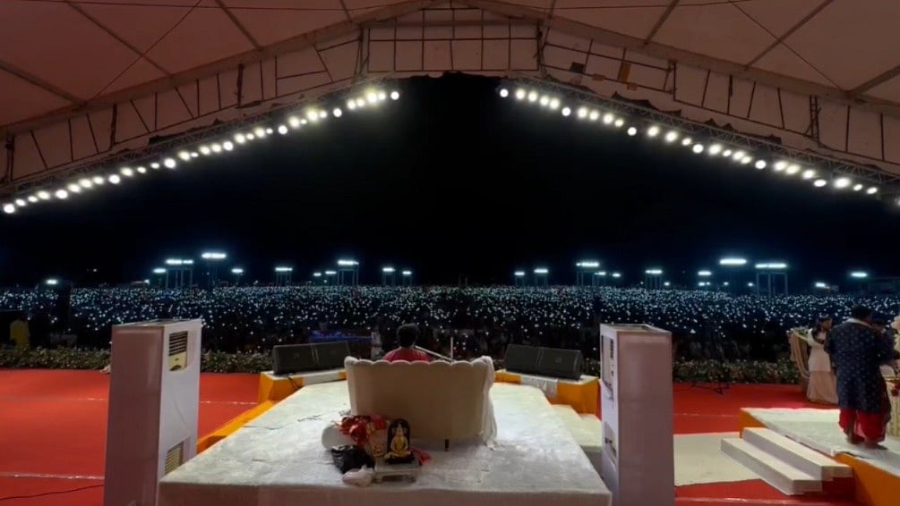 Thousands Of Devotees Light Mobile Phone Torches During Unique 'Digital Aarti' Led By Bageshwar Dham's Dhirendra Shastri In Rajkot-- VIDEO