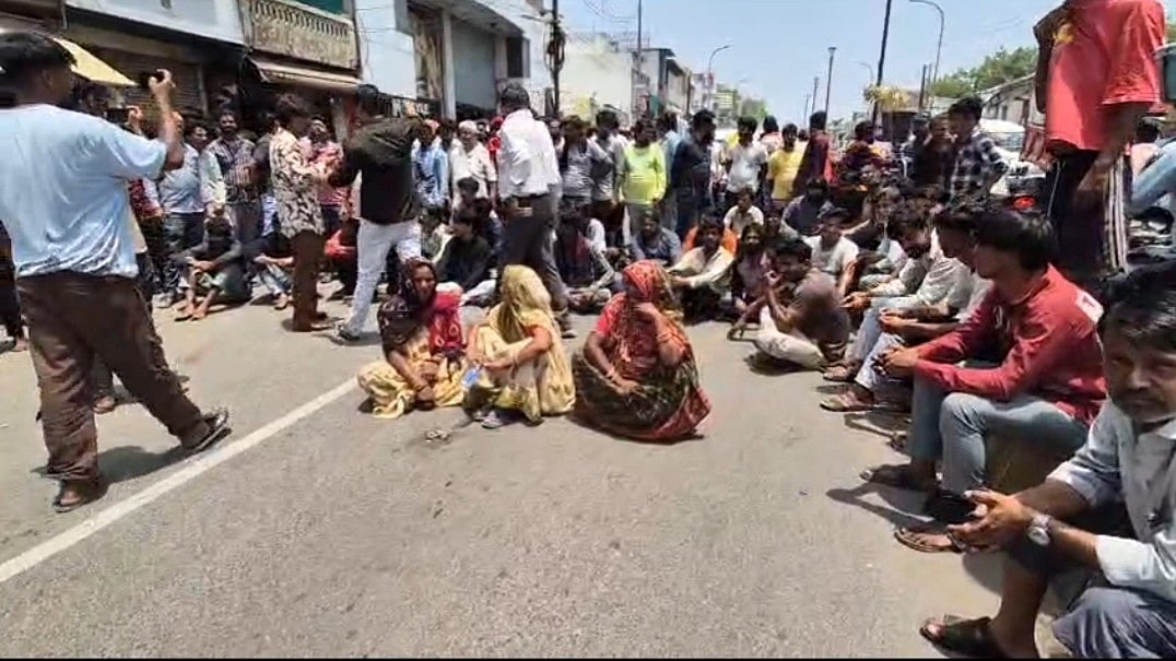 Family Suspects Foul Play Over Death: Locals Block Jaora Road After Accident