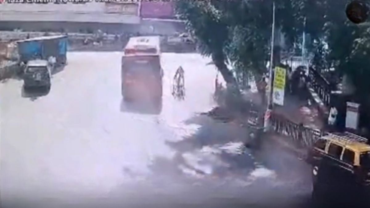 Mumbai: Shocking Footage Reveals How The Fatal BEST Bus Crash Near Dadar’s Plaza Cinema Unfolded - WATCH