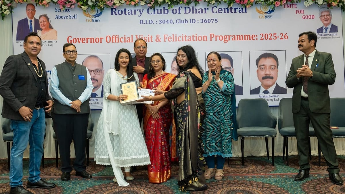 Amrita Joshi Wins Rotary Woman Icon Award In Dhar