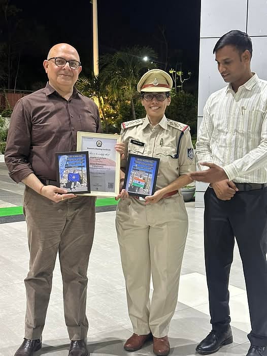 Inspector Deepika Gautam Made History By Becoming The First Female MP Cop To Scale Kilimanjaro
