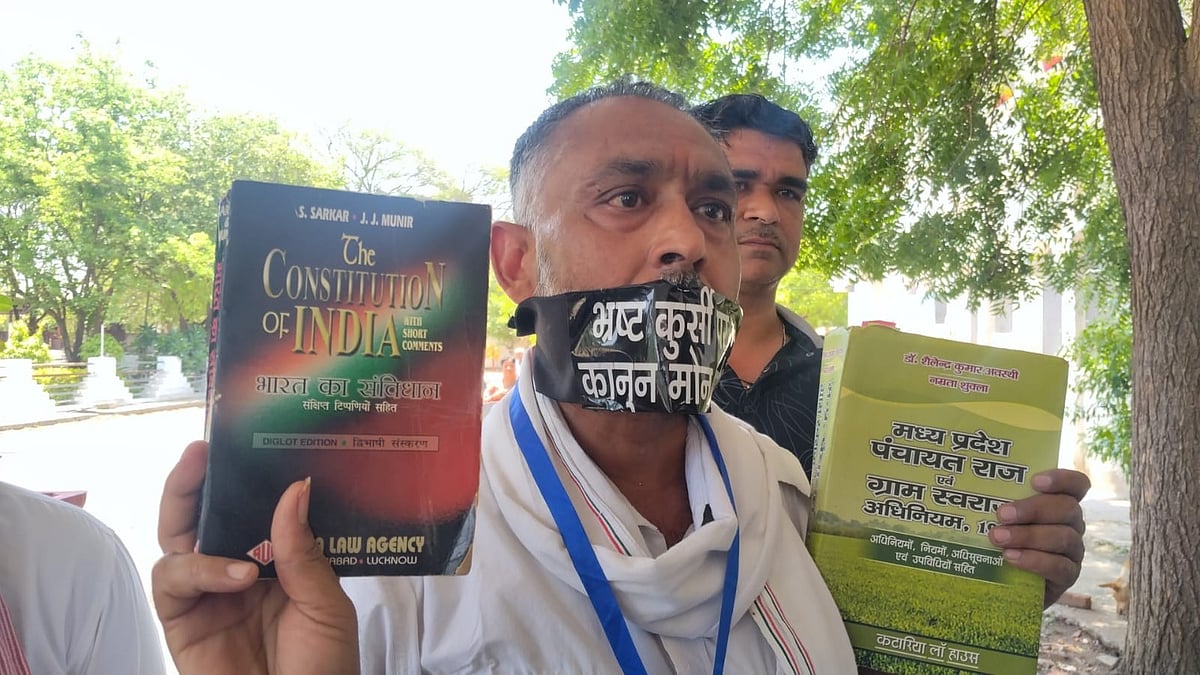 Congress Leader’s Blindfolded Protest Seeks Action Against Jawad President In Neemuch