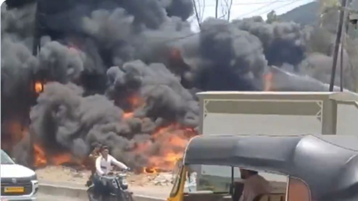 Thane Fire: Massive Blaze At Tyre Warehouse Near Mumbra's Shilphata Triggers Firefighting Operation; Traffic Affected - WATCH