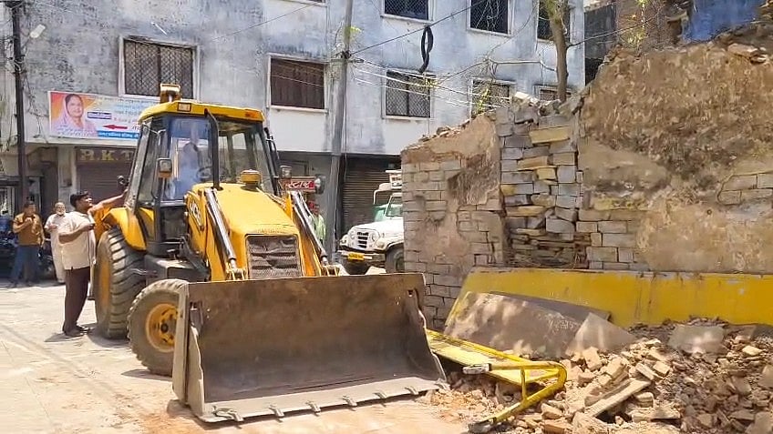 Neemuch Launches Demolition Drive Against Unsafe Buildings