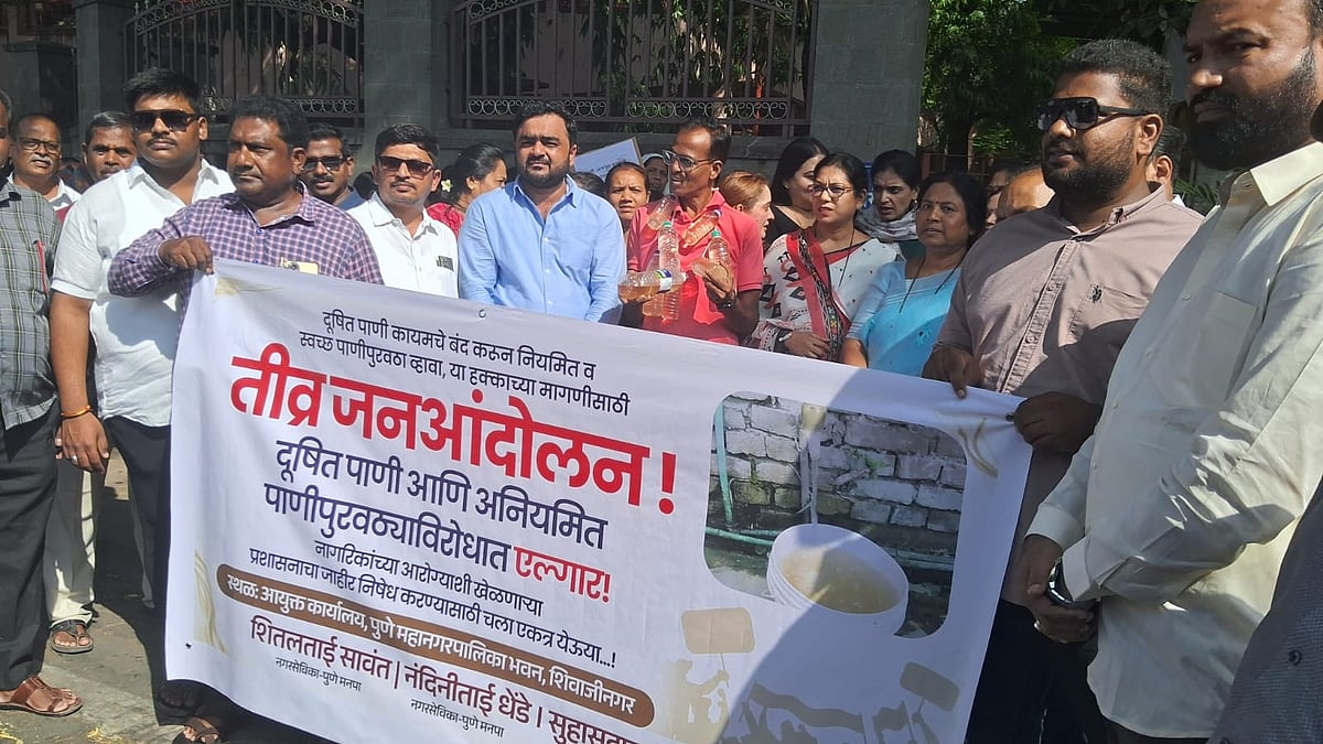 Punekars Stage Protest Outside PMC Demanding Clean Water, Submit Memorandum To Municipal Commissioner & Mayor  