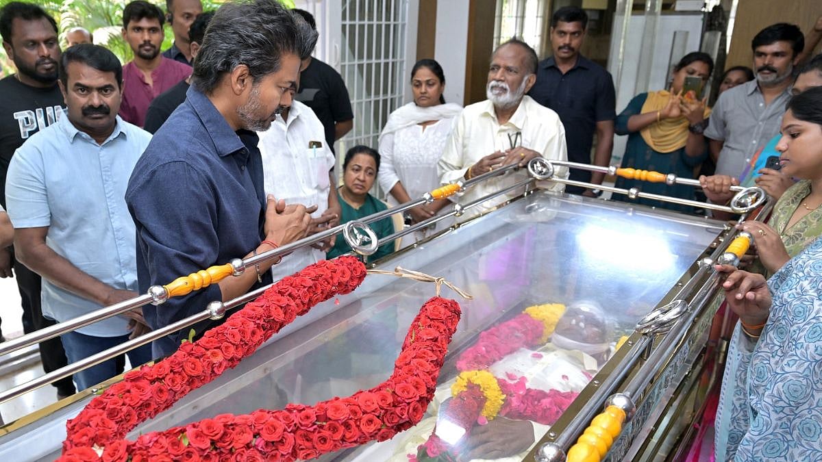 Tamil Nadu CM Vijay Pays Homage To Bharathirajaa As Tamil Cinema Mourns Legendary Director's Demise | Video