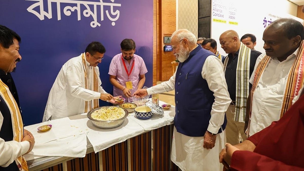 PM Modi Treats NDA Leaders To Jhalmuri At Bharat Mandapam After Surpassing Nehru's Record; VIDEO
