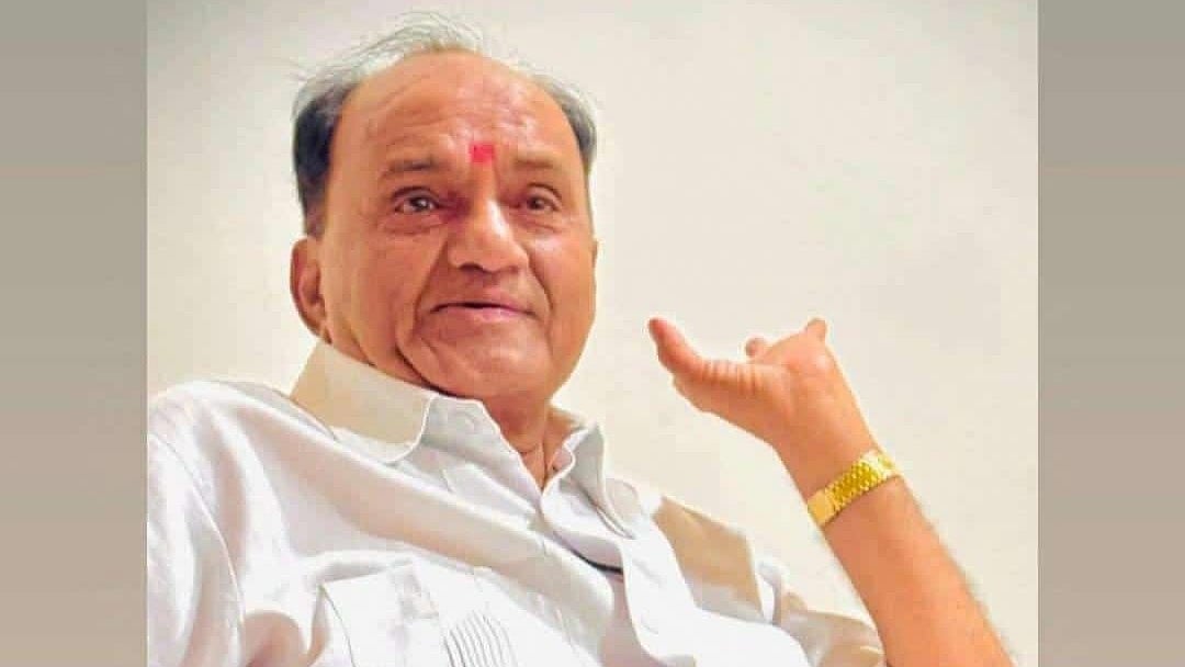 Dr JK Jadhav Donates Over 150 Books To Chhatrapati Sambhajinagar Collectorate Library