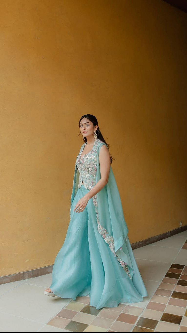 Prettiest! Mrunal Thakur Looks Stunning In Cape-Style Ethnic Blue Look: See Pics
