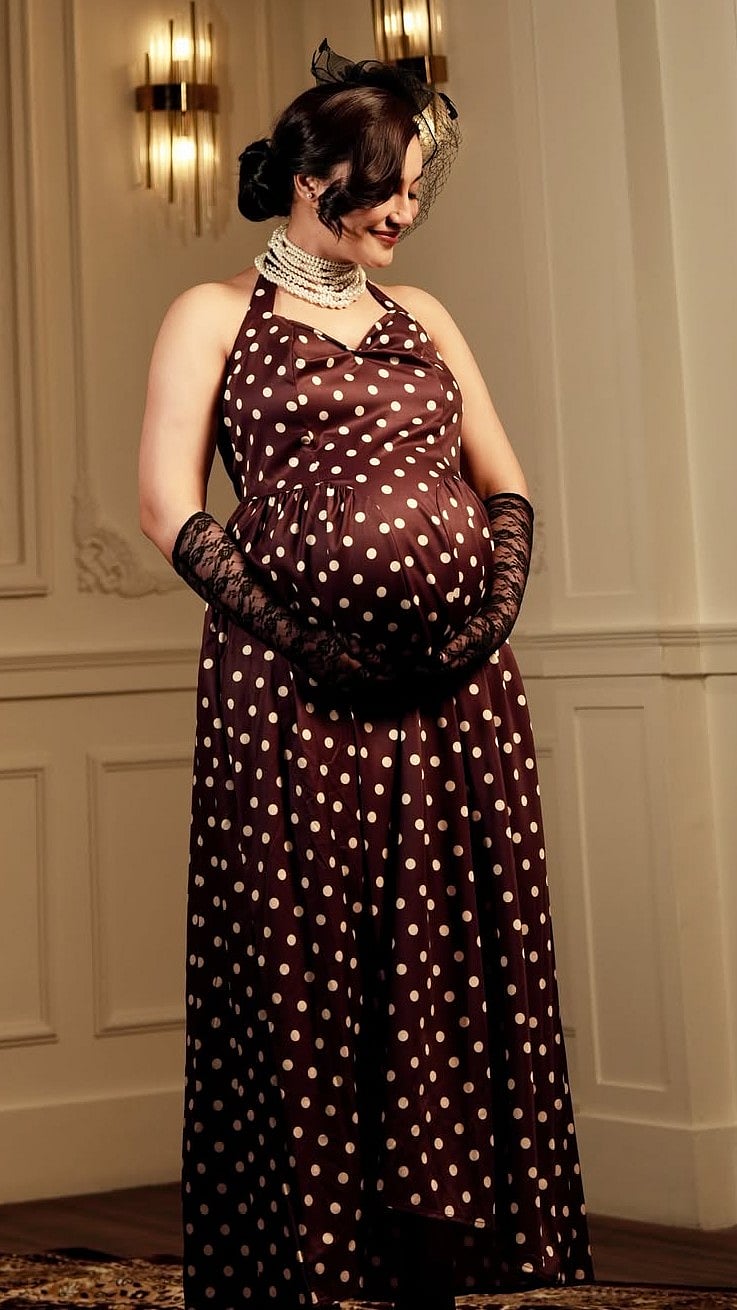 This time, Surbhi embraced a retro-inspired aesthetic, bringing old-school elegance to her maternity wardrobe with a look that felt straight out of a classic fashion editorial