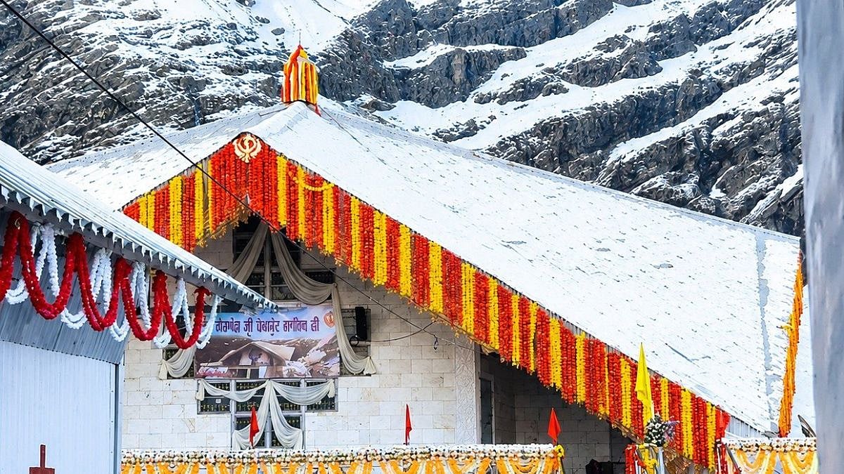 World's Highest Gurudwara Covered In Fresh Snow; Sri Hemkund Sahib Looks Like A White Wonderland