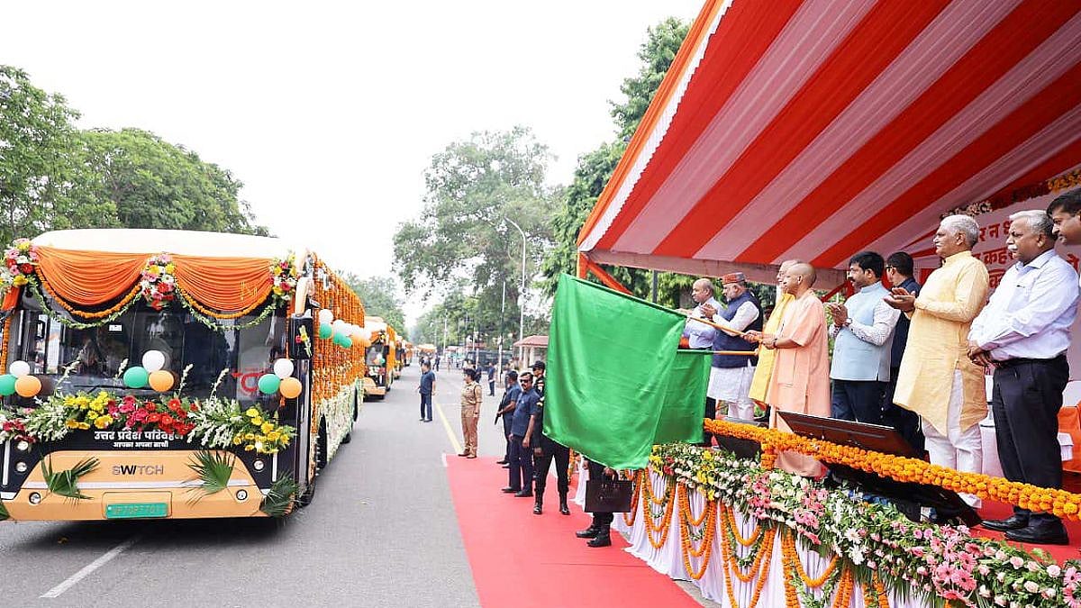 Uttar Pradesh: CM Adityanath Yogi Flags Off 45 Electric, 3 Hydrogen Buses For Jewar Airport; Plans 500-Bus Green Mobility Fleet