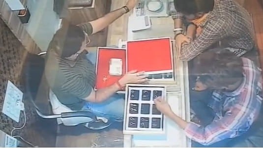 Posing As Customers, Two Men Steal Gold Earring, Replace It With Brass In MP's Shivpuri; CCTV Clip Goes Viral