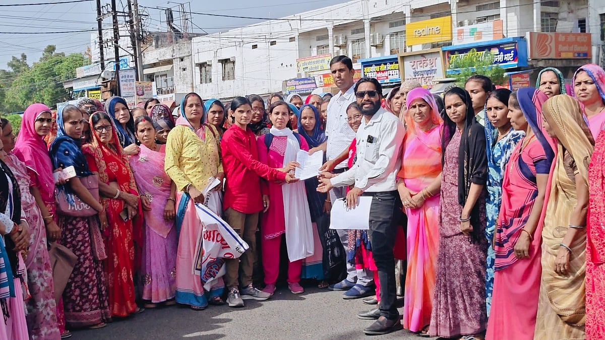 Anganwadi Workers Protest Honourarium Cuts In Mandsaur