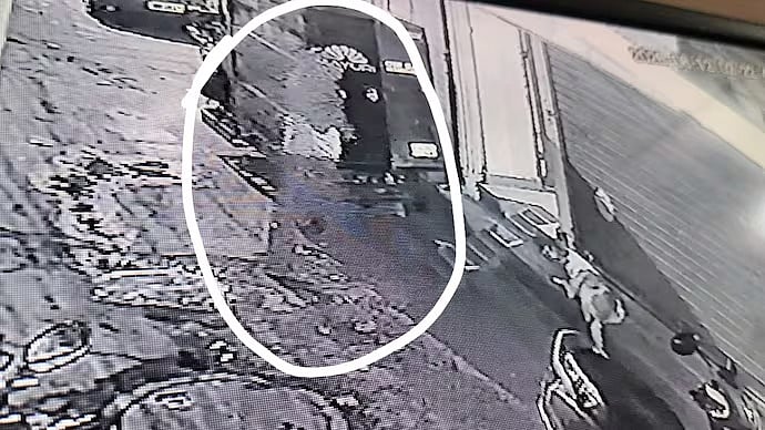 Caught On Camera: Mystery Woman Seen Entering Building Minutes Before Fire Kills Three In Delhi; Foul Play Suspected
