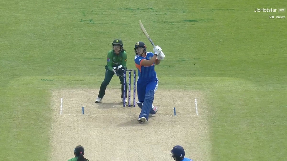 'Choti Sooryavanshi': Indian Opener Shafali Verma Smashes First Ball For Six In ICC Women's T20 World Cup Against Pakistan; Netizens REACT