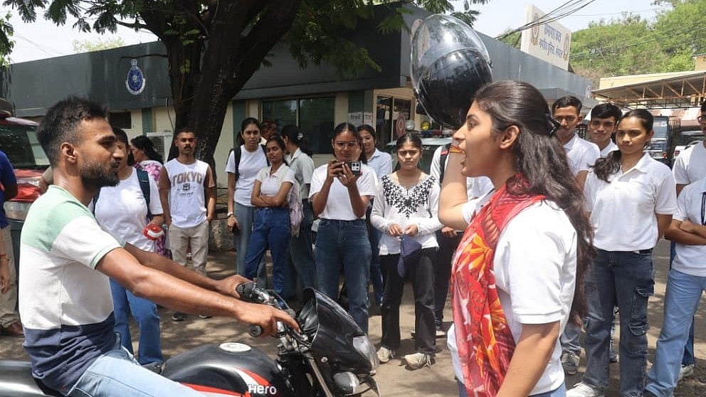Traffic Ki Pathshala: No Helmet? Expect A Red Dot And A Road-Safety Lesson