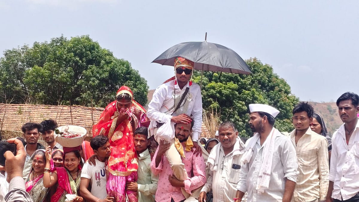 Nandurbar: Newlywed Couple Carried Home On Shoulders Due To Absence Of Road In Akkalkuva Village