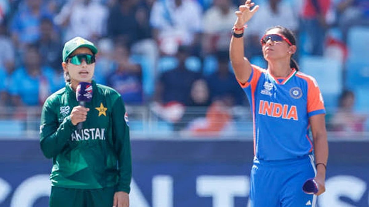 IND W Vs PAK W: Harmanpreet Kaur Ignores Fatima Sana At Toss, Walks Away Without Handshake | VIDEO Viral