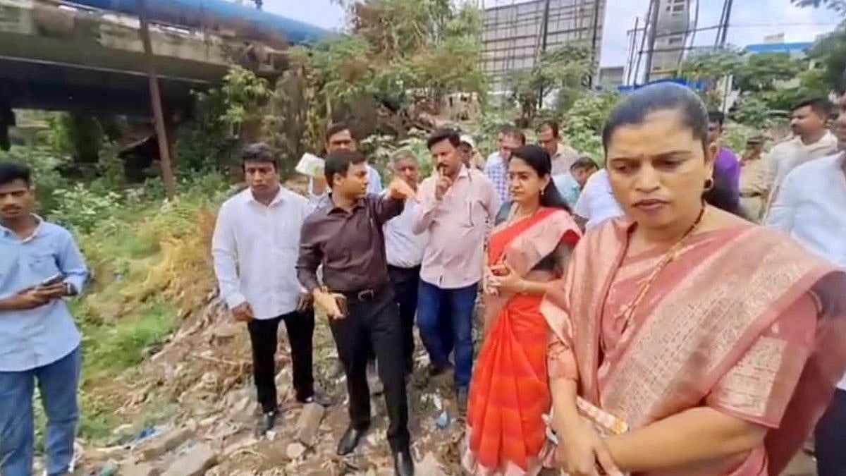 KDMC Intensifies Efforts to Revive Waldhuni River; Mayor, Commissioner Inspect Site