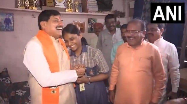 Class 12 MP Board Topper Chandani Vishwakarma Gets Surprise Visit From CM Mohan Yadav After Perfect 500/500 Score -- VIDEO
