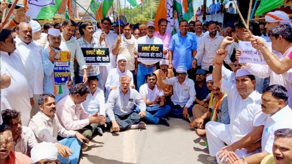 Congress Hits Streets Against Smart Meters In MP's Gwalior, Claims Consumers Facing Higher Power Bills-- VIDEO
