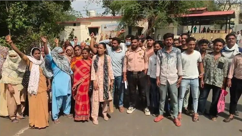 124 Outsourced Workers Strike At Jhabua District Hospital