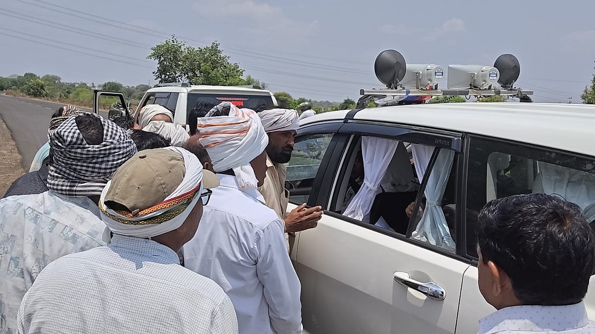 Collector Bhavya Mittal Reviews Welfare Schemes And Acts On Complaints In Maheshwar