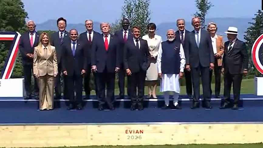 PM Modi Joins G7 Leaders For Official Summit Photo In France | VIDEO 