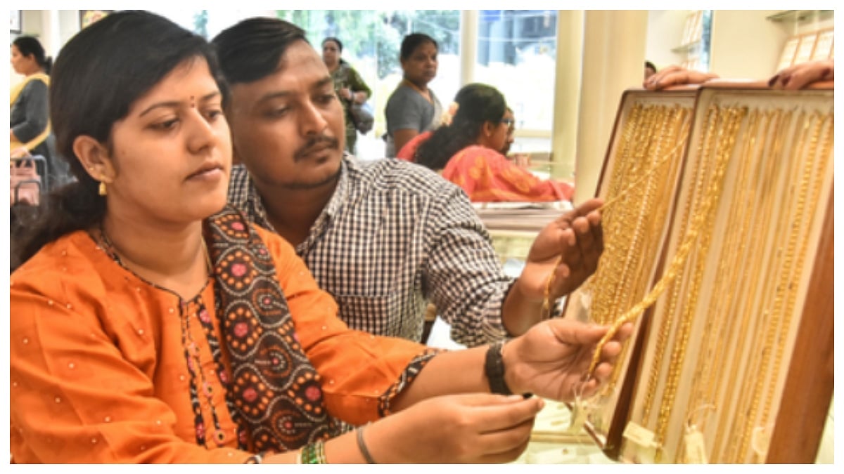 Gold Falls ₹790 To ₹1.52 Lakh, Silver Slips Below ₹2.50 Lakh, Easing Iran Tensions Weigh On Safe-Haven Demand