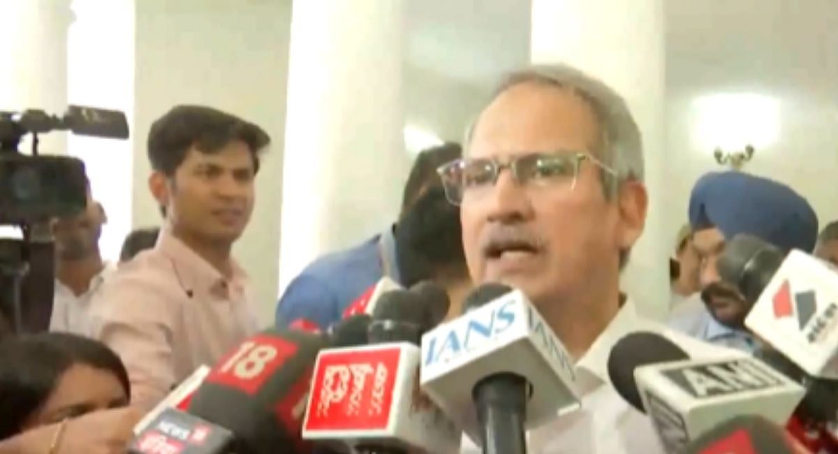 'It Is Abusive, But Not For Anyone Specific,' Says Sena UBT MP Anil Desai, Defending Raut Amid...