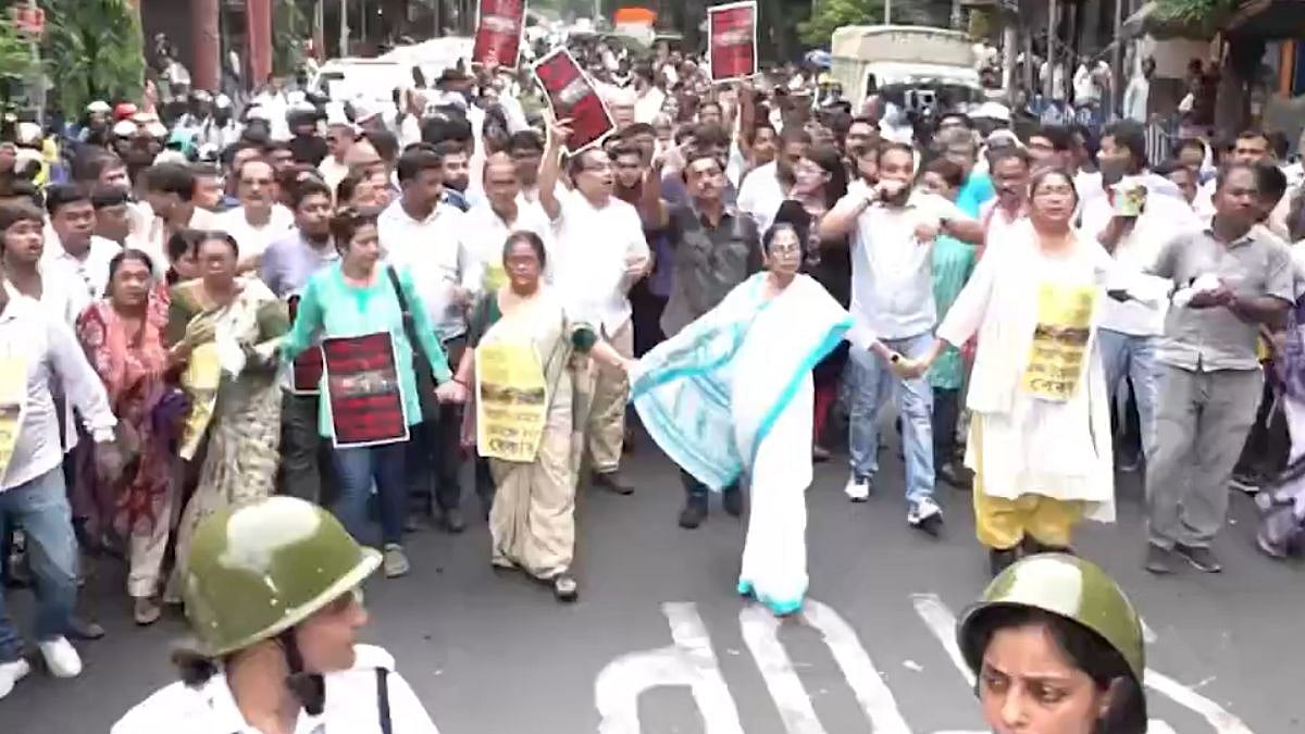 Hawker Eviction Row: Mamata Banerjee Leads Protest March In Dharmatala - VIDEO