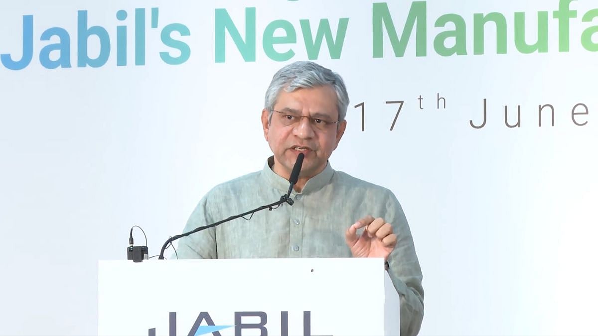 Union Minister Ashwini Vaishnaw Lauds Maharashtra CM Devendra Fadnavis For Land Reforms, Backs Manufacturing & AI Data Centre Growth In Pune | Video