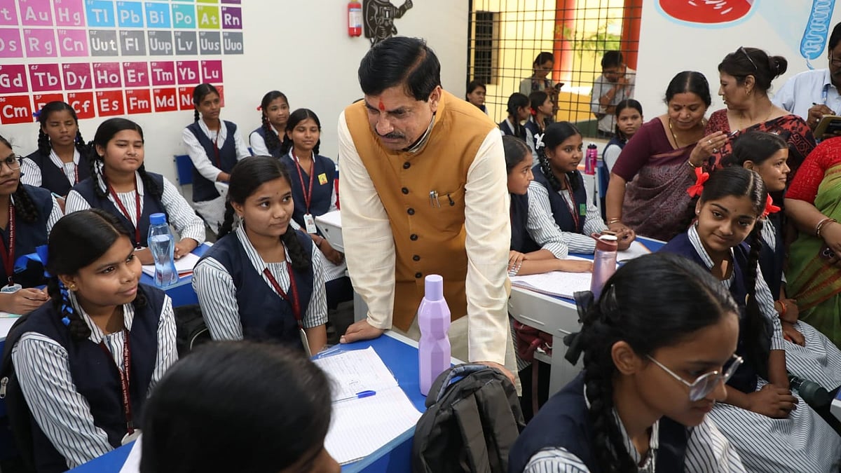 MP Chief Minister Mohan Yadav Inaugurates Computer Lab In Indore Under 'School Chale Hum' Campaign; Interacts With Students During Visit | VIDEO