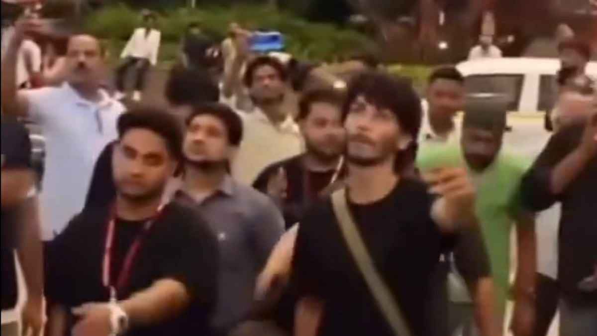 Muharram Mourning Ritual Outside Mumbai Airport Sparks Row; Bajrang Dal Seeks Police Action | Video